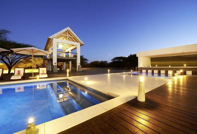 فندق Emanya At Etosha Game Lodge