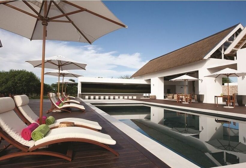 فندق Emanya At Etosha Game Lodge