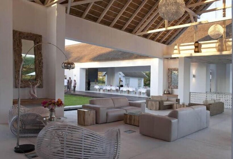 فندق Emanya At Etosha Game Lodge