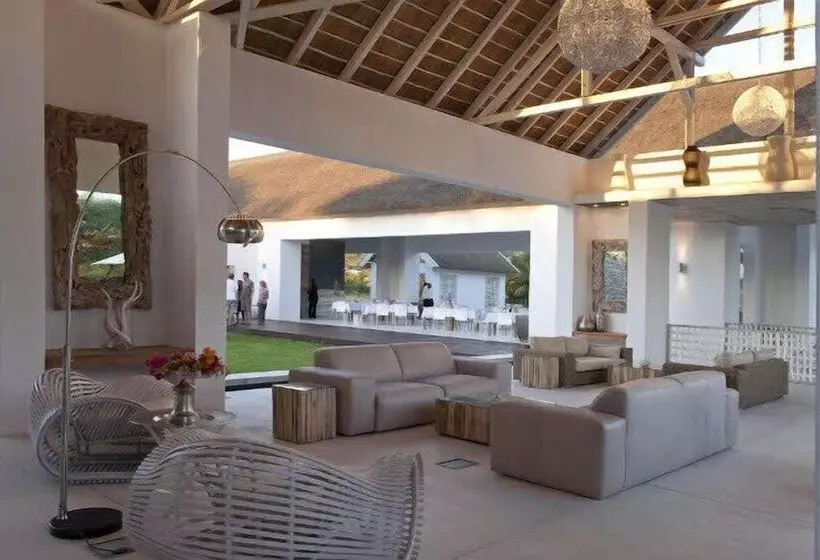 هتل Emanya At Etosha Game Lodge