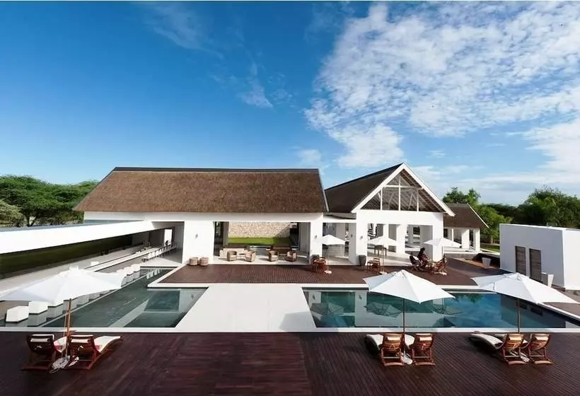 هتل Emanya At Etosha Game Lodge