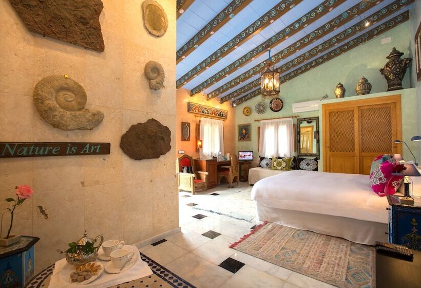 هتل Es Revellar Art Resort  Adults Only