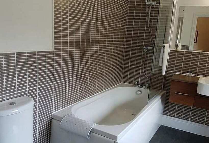 酒店 The Greyhound