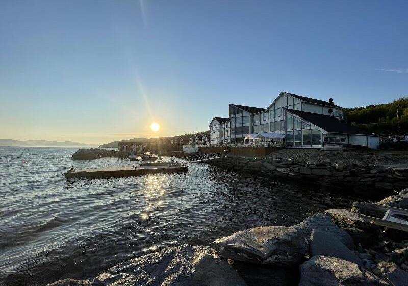 Отель Malangen Resort