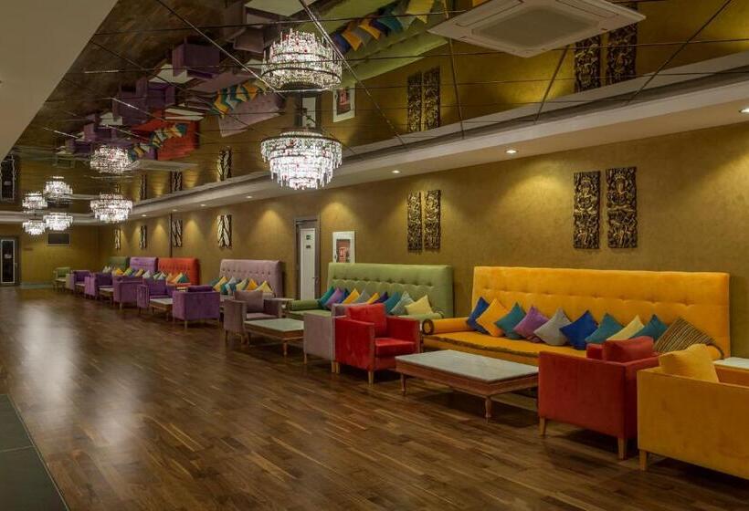 هتل Royal Taj Mahal