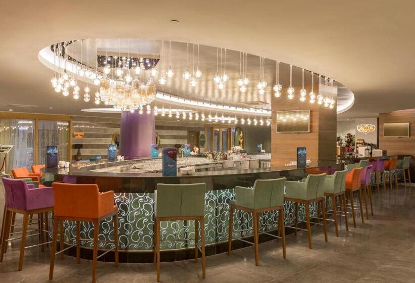 هتل Royal Taj Mahal