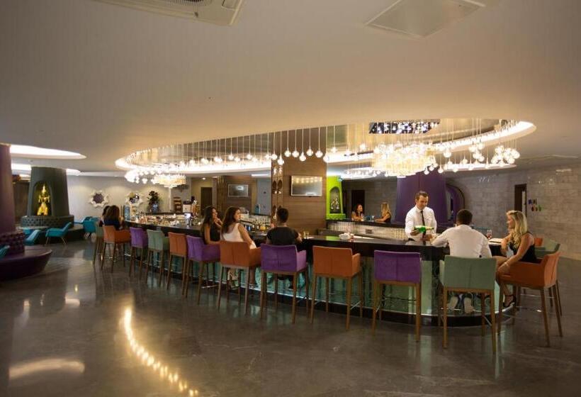 هتل Royal Taj Mahal