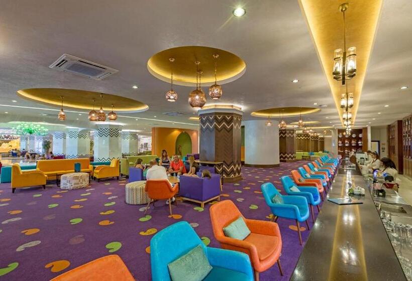 هتل Royal Taj Mahal