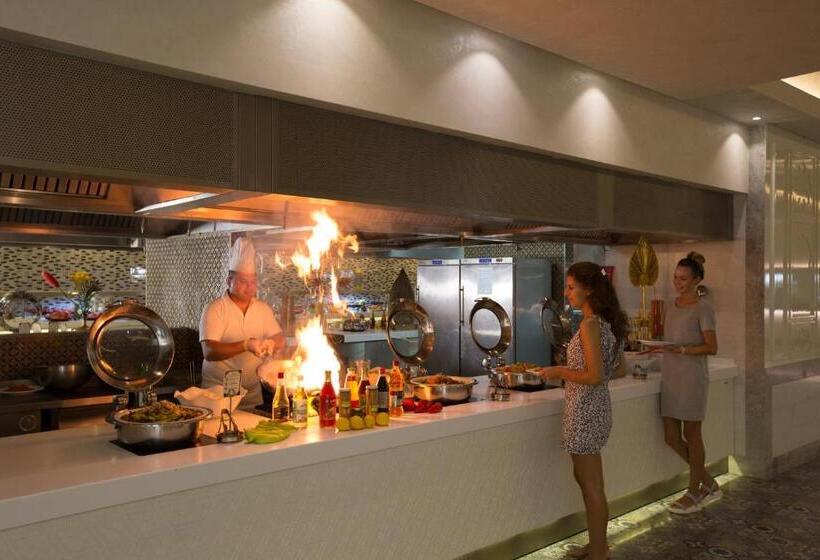 هتل Royal Taj Mahal