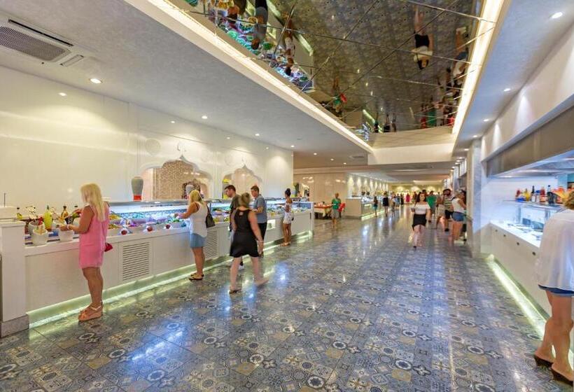 هتل Royal Taj Mahal