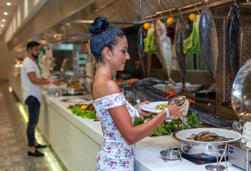 هتل Royal Taj Mahal