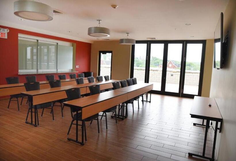 فندق Towneplace Suites By Marriott Lawrence Downtown