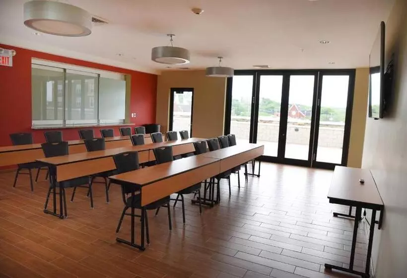 Hotel Towneplace Suites By Marriott Lawrence Downtown