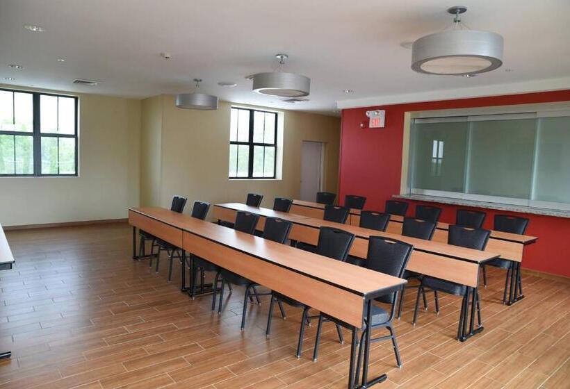 فندق Towneplace Suites By Marriott Lawrence Downtown