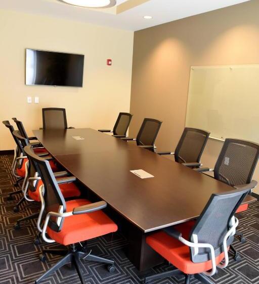 فندق Towneplace Suites By Marriott Lawrence Downtown