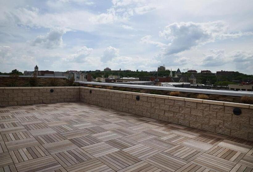 فندق Towneplace Suites By Marriott Lawrence Downtown