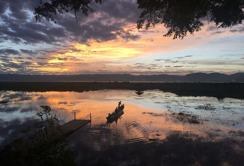 هتل Villa Inle Boutique Resort