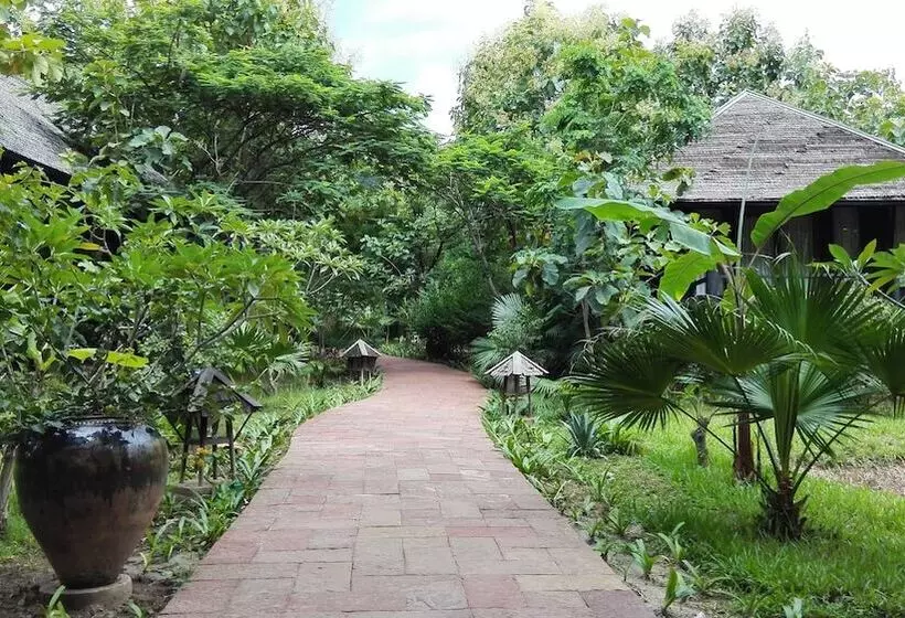 هتل Villa Inle Boutique Resort