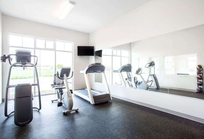 Microtel Inn & Suites By Wyndham Vernal/naples