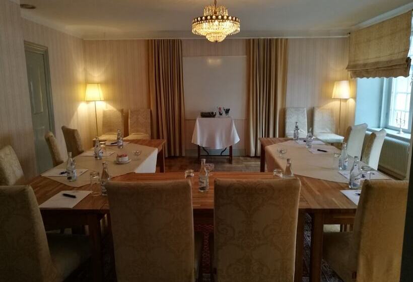 فندق Wärdshuset Gammel Tammen österbybruk