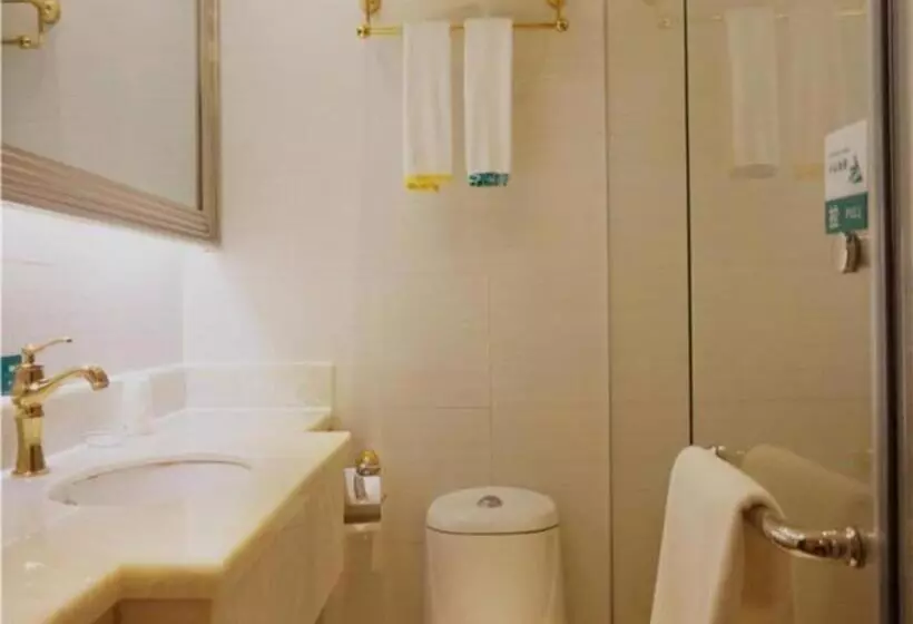 Hotelli City Comfort Inn Zhanjiang Mazhang Pedestrian Street High Speed Railway West Station