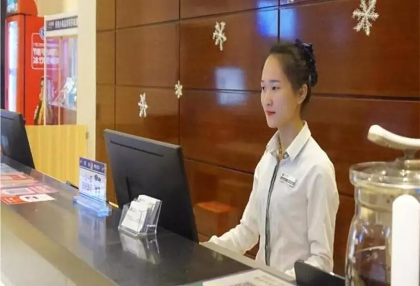 Hotelli City Comfort Inn Zhanjiang Mazhang Pedestrian Street High Speed Railway West Station