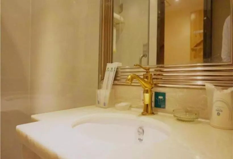 Hotelli City Comfort Inn Zhanjiang Mazhang Pedestrian Street High Speed Railway West Station