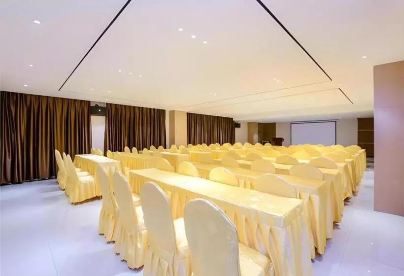 هتل City Comfort Inn Chongqing Nanping Wanda Plaza Light Rail Station