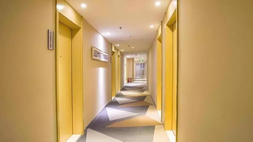 ホテル City Comfort Inn Guigang Pingnan Bus Station Jiangbin Park