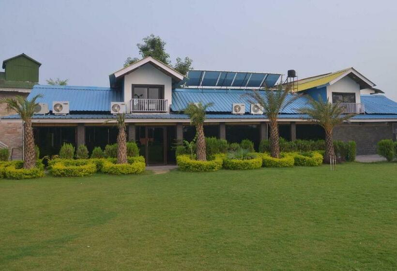 Hunky Dory Resort And Spa