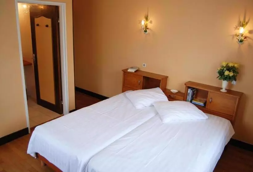 ベッドアンドブレックファースト Auberge Des Ruines De Merle