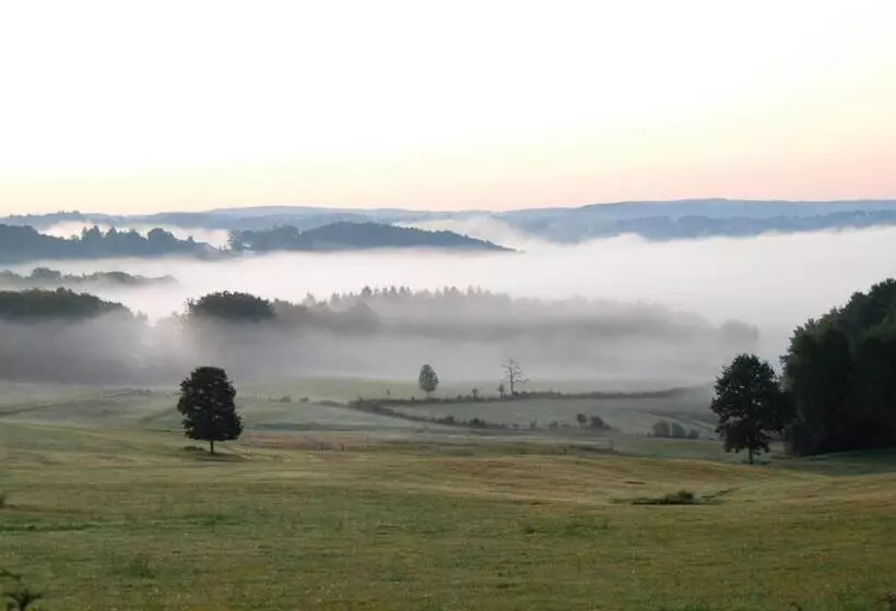 ベッドアンドブレックファースト Auberge Des Ruines De Merle