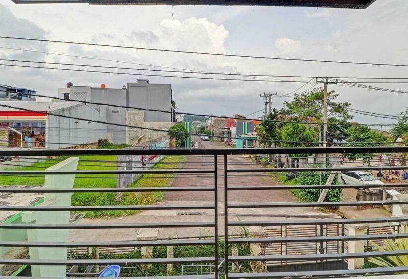 Hôtel Oyo 90815 Guest House Putri Sariwangi Syariah