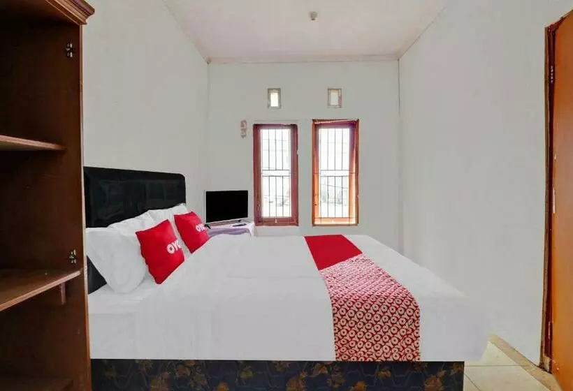 Hotelli Oyo 90815 Guest House Putri Sariwangi Syariah