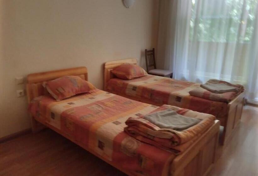 Motel семеен хотел чекръка