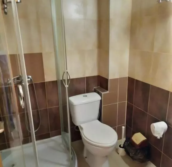 Motelli семеен хотел чекръка