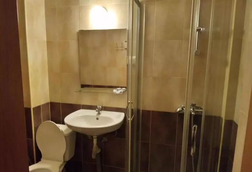 Motelli семеен хотел чекръка