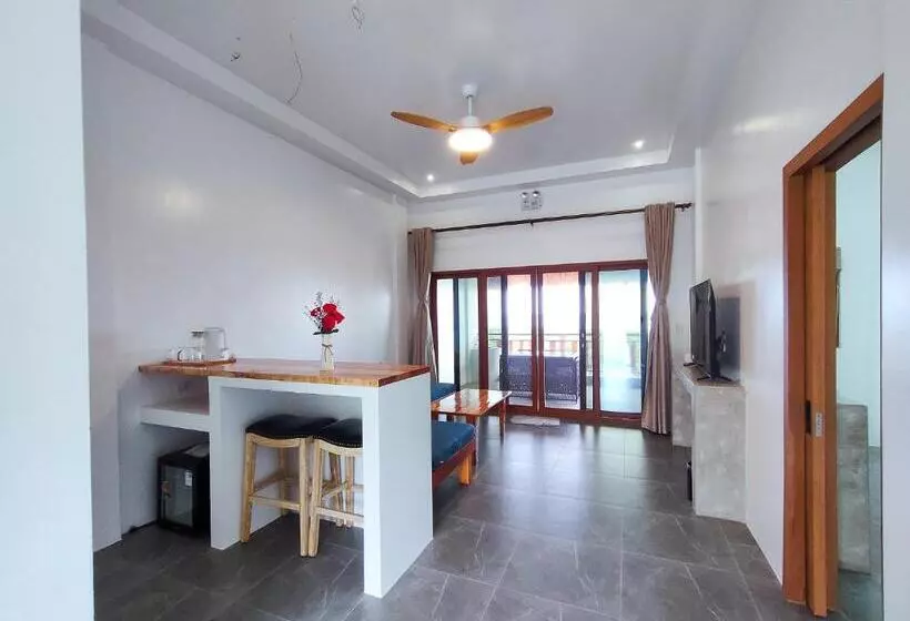 Lomakeskus Bohol Coastal View