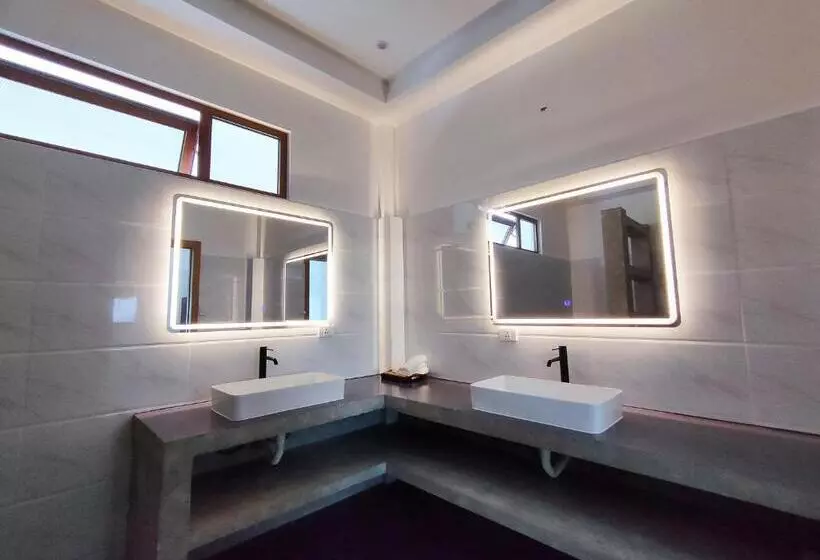 Lomakeskus Bohol Coastal View