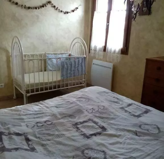 ベッドアンドブレックファースト Les Lutins