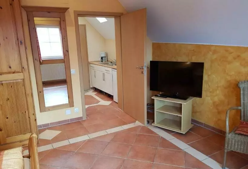 Aamiaismajoitus (B&B) Weingut Und Gästehaus Henrici