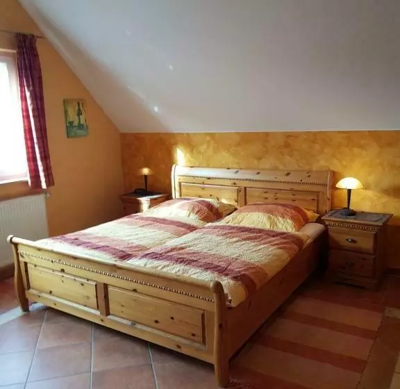 Aamiaismajoitus (B&B) Weingut Und Gästehaus Henrici