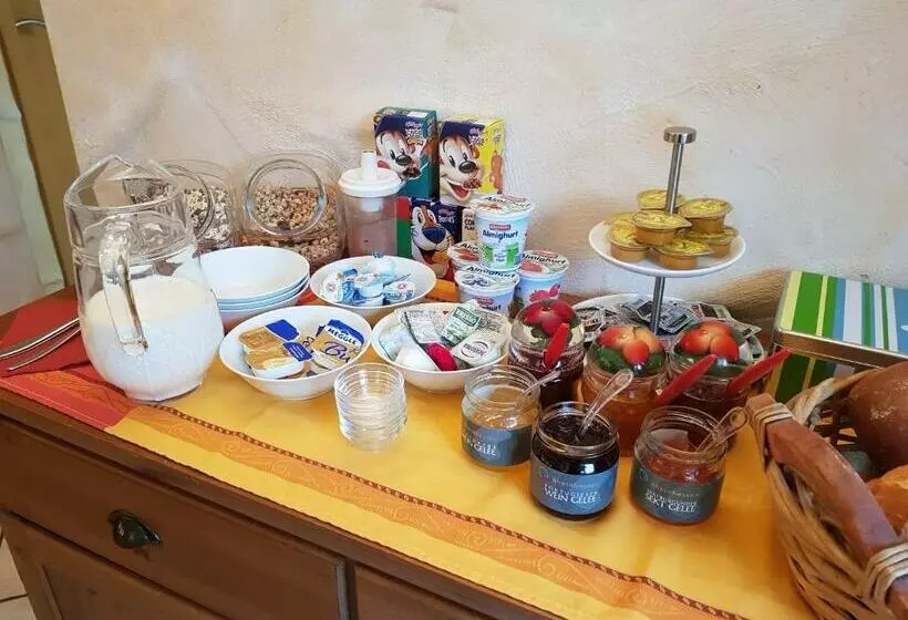 Aamiaismajoitus (B&B) Weingut Und Gästehaus Henrici