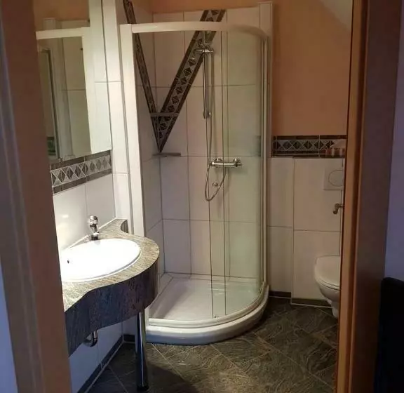 Aamiaismajoitus (B&B) Weingut Und Gästehaus Henrici