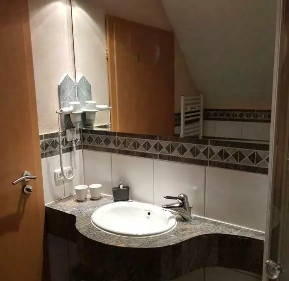 Aamiaismajoitus (B&B) Weingut Und Gästehaus Henrici