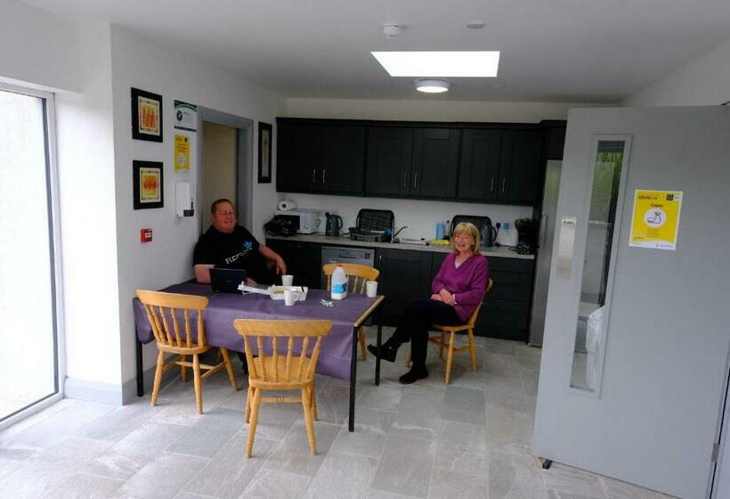 مبيت وإفطار Whiddy School House Accommodation