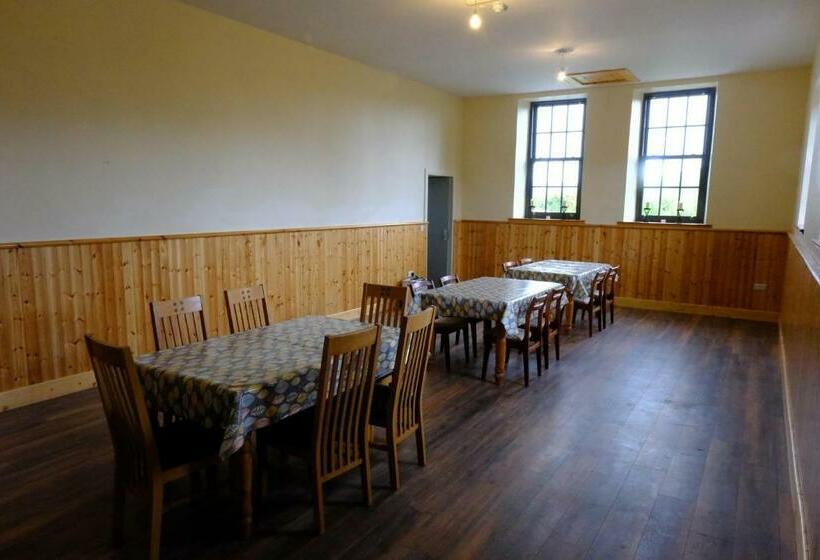 مبيت وإفطار Whiddy School House Accommodation