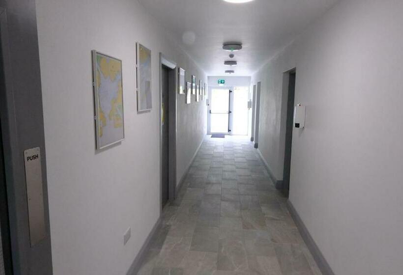 مبيت وإفطار Whiddy School House Accommodation