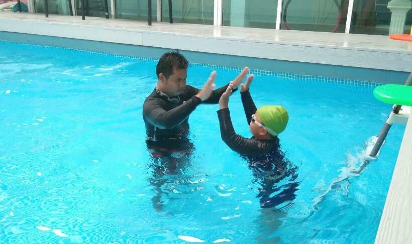 בית מלון כפרי Cessna Park Resort And