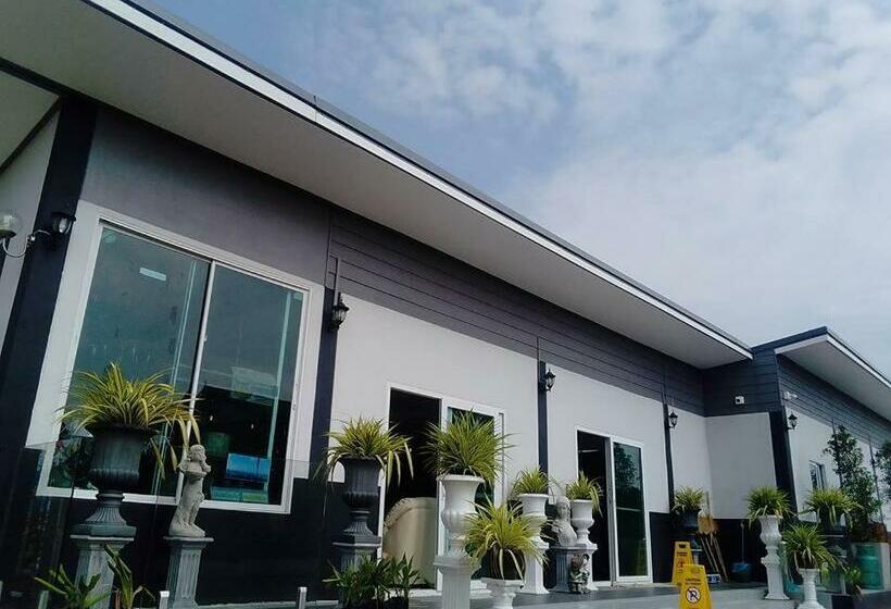 בית מלון כפרי Cessna Park Resort And